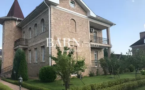 2-этажный коттедж 884.3 м² с отделкой