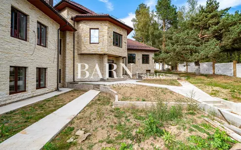 3-этажный коттедж 635.2 м² без отделки