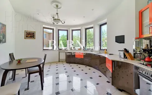 2-этажный коттедж 350 м² с отделкой
