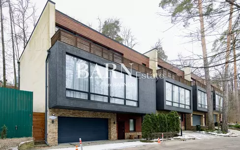 3-этажный таунхаус 430 м² с отделкой