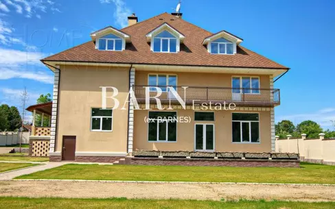 2-этажный коттедж 1 000 м² с отделкой