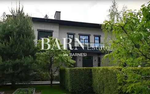 3-этажный коттедж 1 150 м² с отделкой