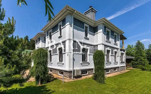 3-этажный коттедж 680 м² с отделкой