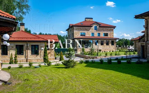 2-этажный коттедж 2 800 м² без отделки