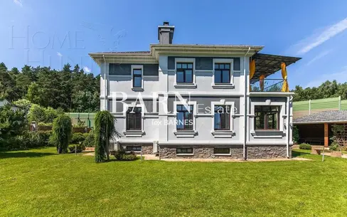 3-этажный коттедж 680 м² с отделкой