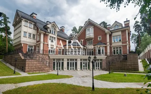 4-этажный коттедж 1 703.4 м² без отделки