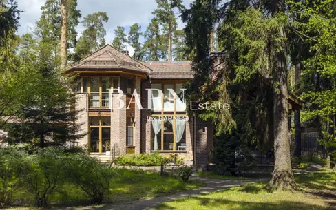 2-этажный коттедж 600 м² с отделкой