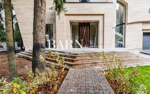 3-этажный коттедж 830 м² с отделкой