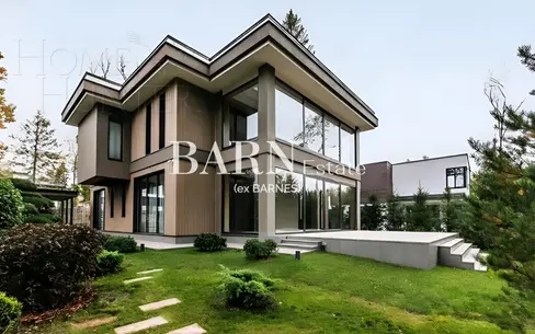 2-этажный коттедж 320 м² с отделкой