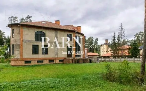 4-этажный коттедж 950 м² без отделки