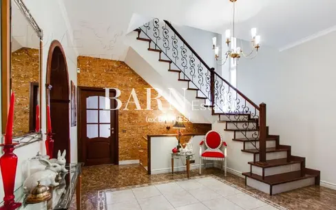 2-этажный коттедж 450 м² с отделкой