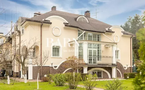 3-этажный коттедж 450 м² с отделкой