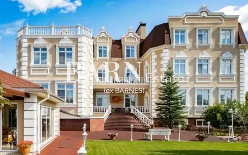3-этажный коттедж 1 650 м² с отделкой
