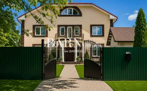 3-этажный коттедж 400 м² с отделкой
