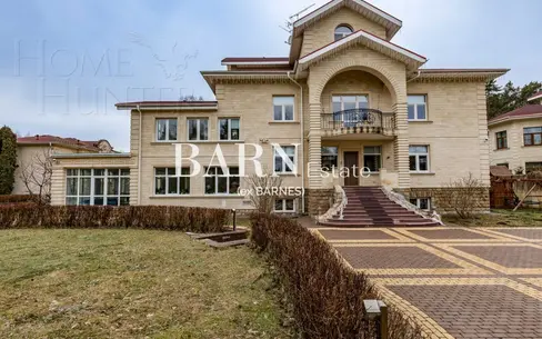 3-этажный коттедж 1 112 м² с отделкой