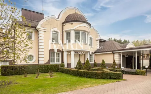 3-этажный коттедж 450 м² с отделкой