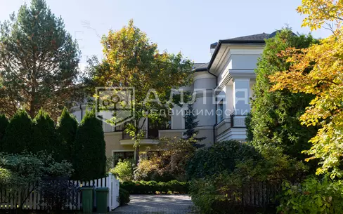 3-этажный коттедж 640 м² с отделкой