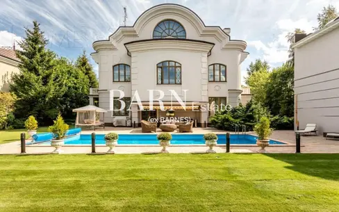 3-этажный коттедж 750 м² с отделкой