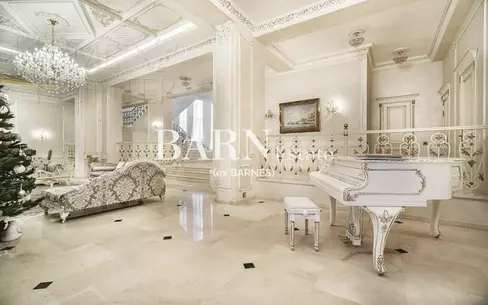 2-этажный коттедж 1 000 м² с отделкой