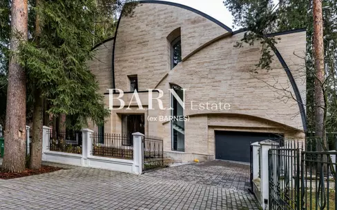 3-этажный коттедж 830 м² с отделкой