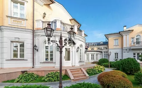 2-этажный коттедж 1 800 м² с отделкой