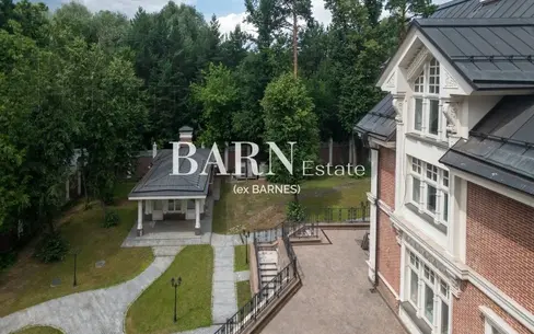 4-этажный коттедж 1 703.4 м² без отделки