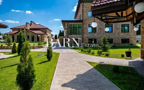 2-этажный коттедж 2 800 м² без отделки