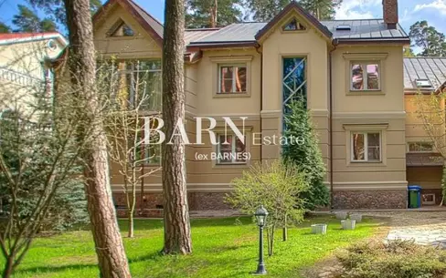 2-этажный коттедж 1 400 м² с отделкой