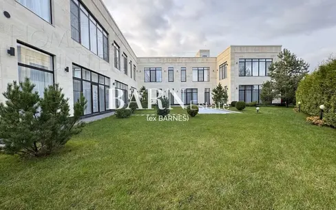 2-этажный коттедж 1 500 м² с отделкой