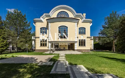 3-этажный коттедж 660 м² с отделкой
