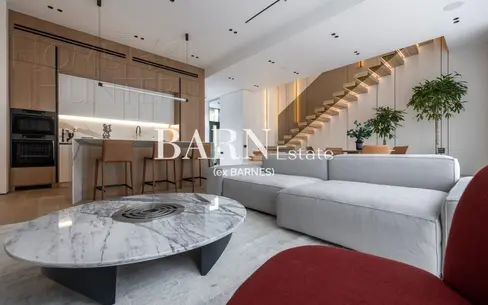 3-этажный таунхаус 250 м² с отделкой