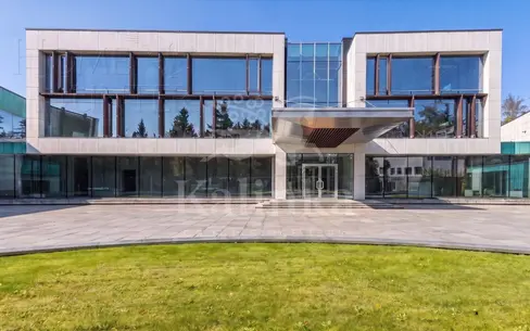 3-этажный коттедж 5 000 м² с отделкой