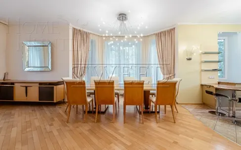 3-этажный коттедж 530 м² с отделкой