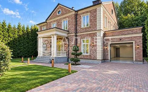 2-этажный коттедж 440 м² с отделкой