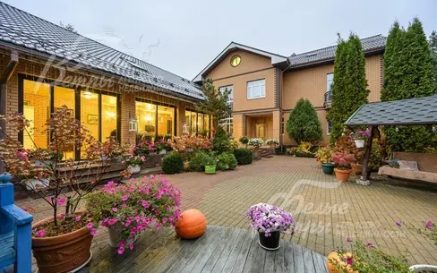3-этажный коттедж 750 м² с отделкой