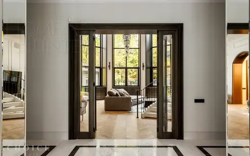 3-этажный коттедж 1 150 м² с отделкой
