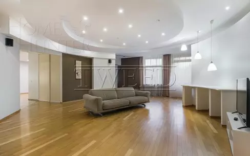 4-КОМН. КВАРТИРА С ОТДЕЛКОЙ 200 М² НА 1 ЭТАЖЕ