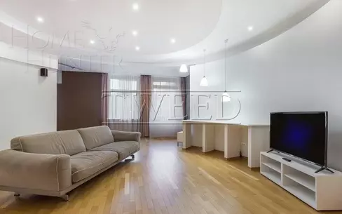 4-комн. кв., 200 м², 1/7 этаж