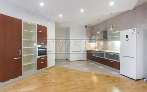 4-КОМН. КВАРТИРА С ОТДЕЛКОЙ 200 М² НА 1 ЭТАЖЕ