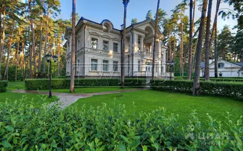 3-этажный коттедж 2 800 м² с отделкой