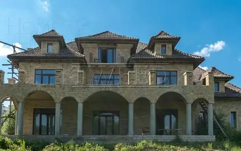 3-этажный коттедж 650 м² без отделки