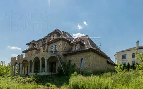 3-этажный коттедж 650 м² без отделки