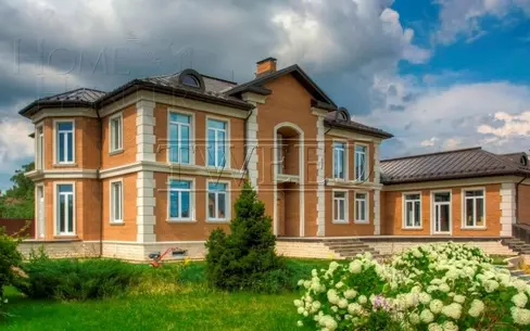 2-этажный коттедж 1 200 м² без отделки