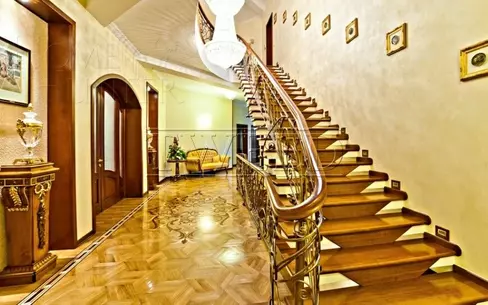 2-этажный коттедж 1 100 м² с отделкой