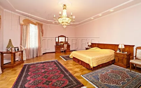2-этажный коттедж 1 100 м² с отделкой