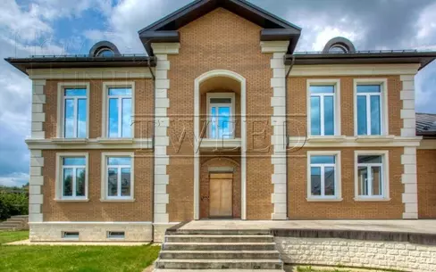 2-этажный коттедж 1 200 м² без отделки