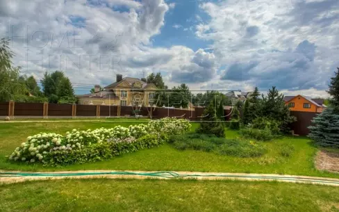 2-этажный коттедж 1 200 м² без отделки